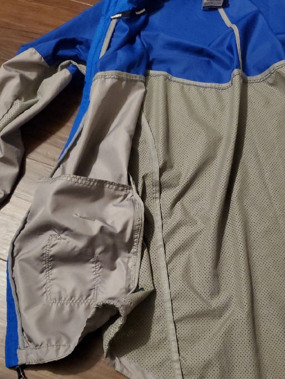 Nike Men’s Blue and Gray Hooded Reflective Windbreaker Jacket With Pockets - Picture 7 of 14